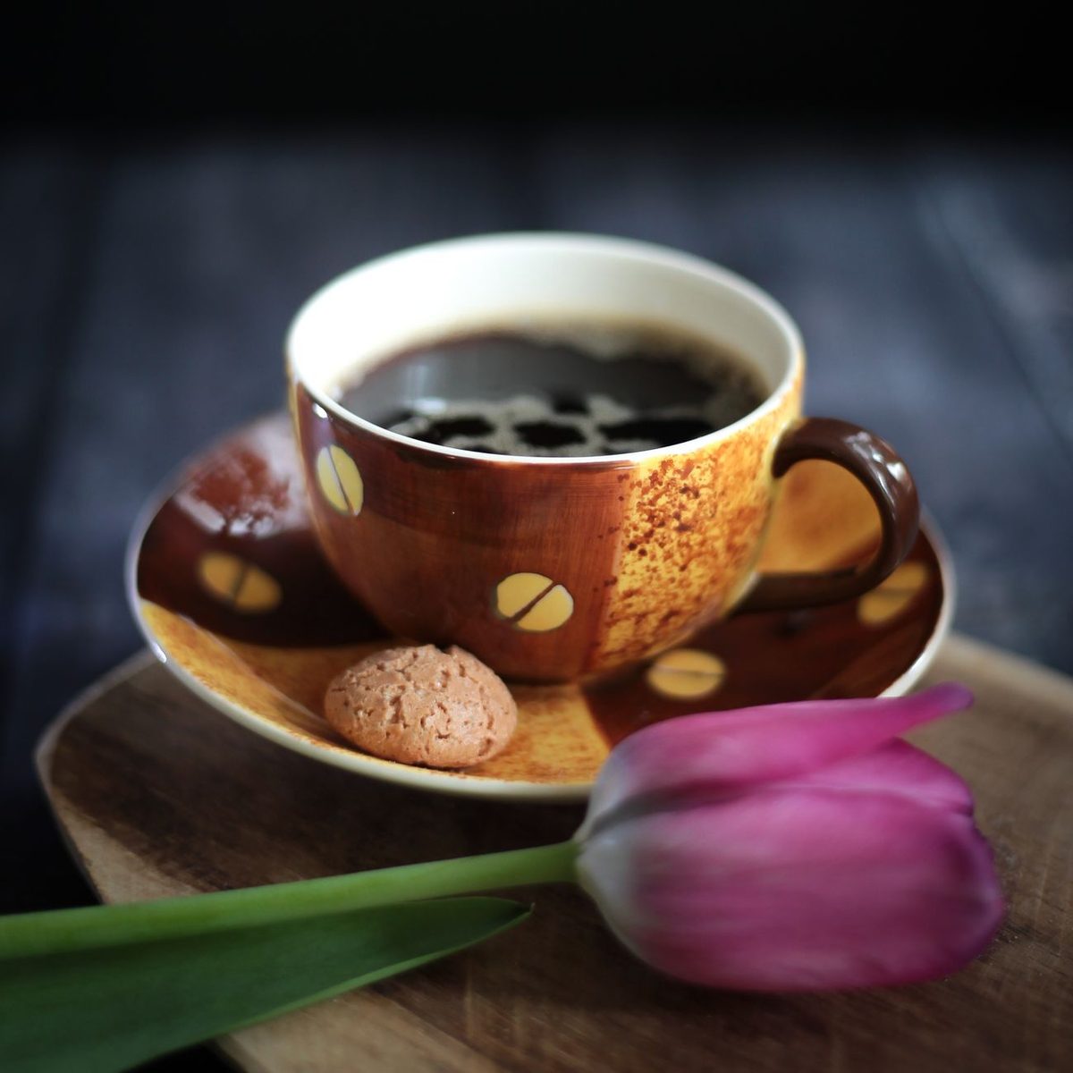 Taza de café de barro, de cerca